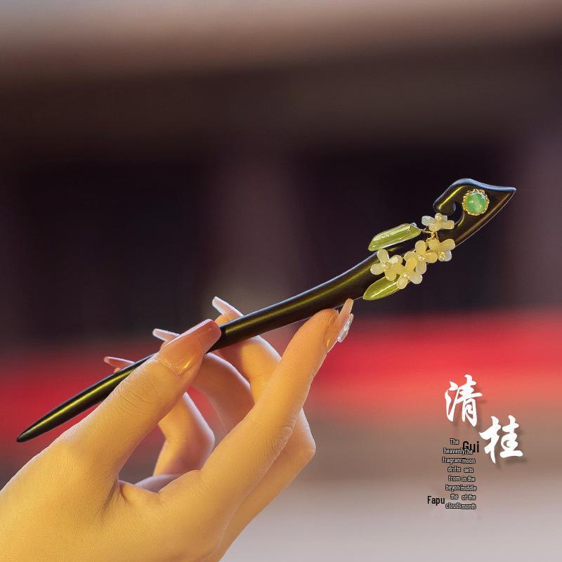 Elegant Ebony Flower Hairpin for Women – Ancient Style, High-End Feel, Simple Chinese Design, Perfect for Daily Use.
