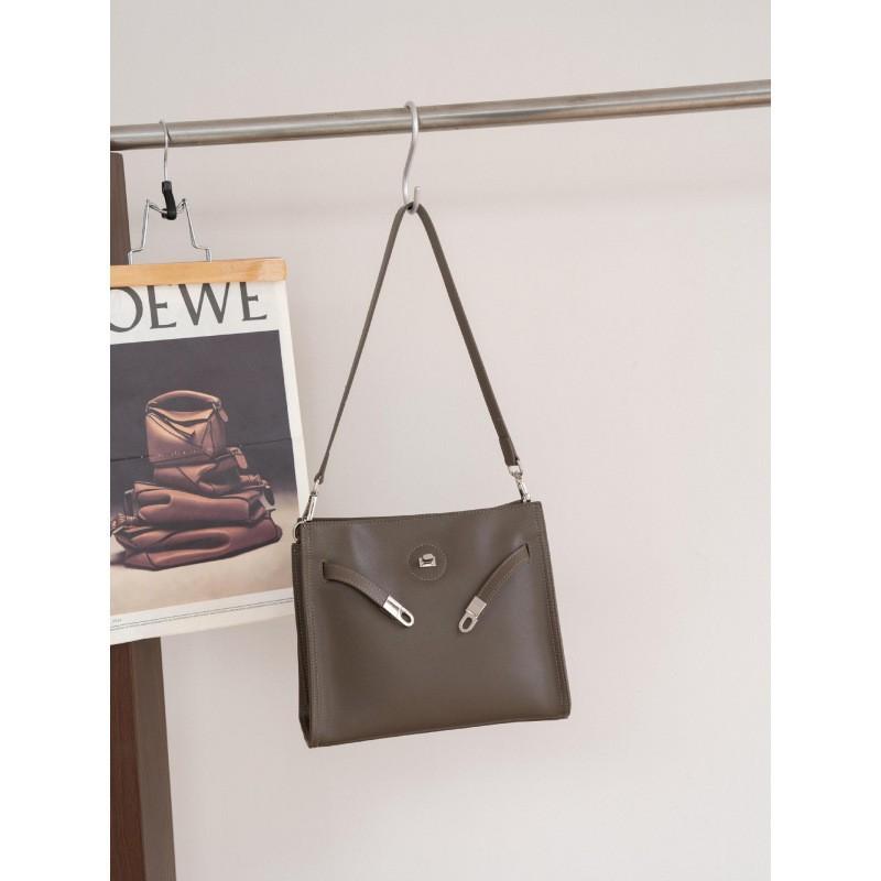 

South Korean Niche One-shoulder All-match Solvent-free Cowhide Fashionable Casual Women s Bag Portable Cross-body Female 25cm