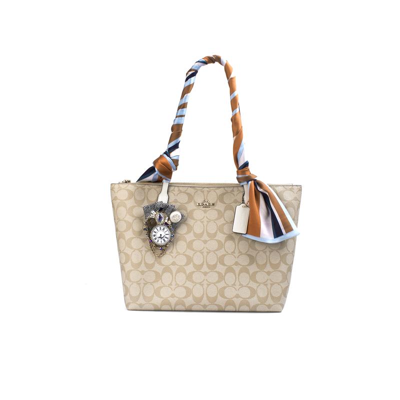

COACH shoulder bag [Customized bag] Zip Top Tote 29 Tianlvdieyue Yiduo Exquisite and sweet Fashionable and versatile Handmade Fantasy of time D білий