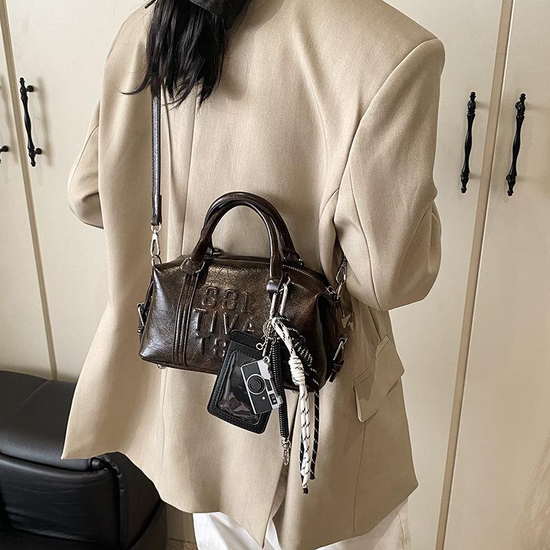 Simple Casual Handbag Bag Women's New Versatile Shoulder Messenger Bag Fashionable Commuter Pillow Bag