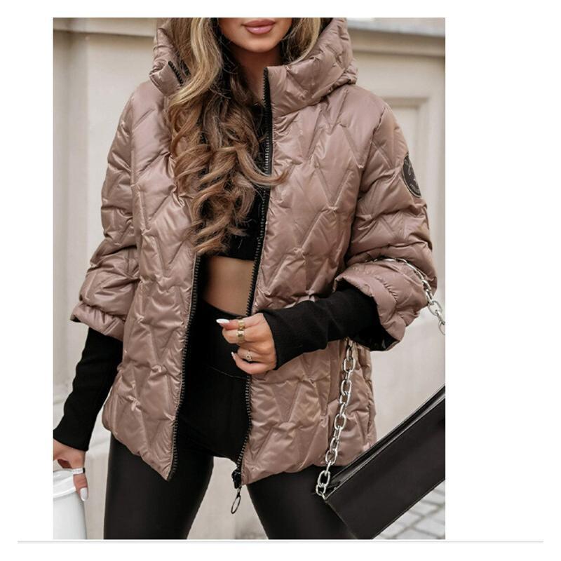 Giacca imbottita da donna con cappuccio, vestibilità ampia, chiusura con zip frontale, maniche lunghe, imbottitura in lana e motivo trapuntato 3D