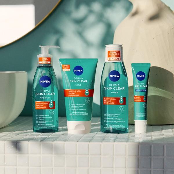 NIVEA Derma Skin Clear Toning Lotion 200 ml, Oil Control, Pore Minimizer, Anti-Blemish, For Men & Women