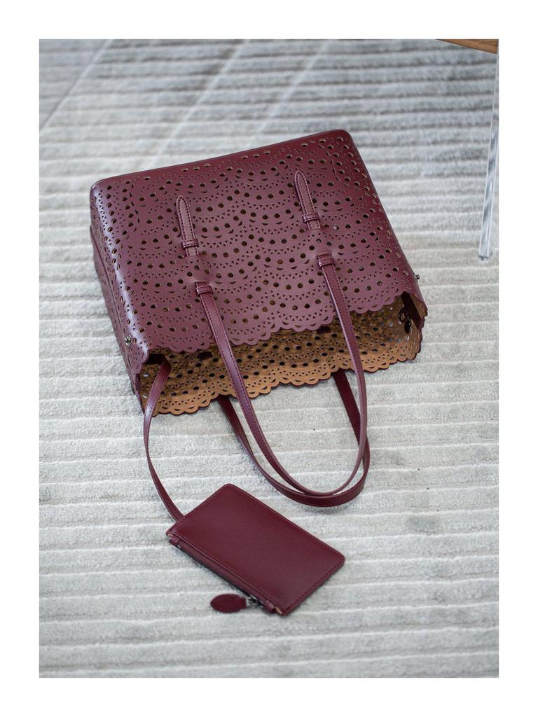 2025 Niche Leather Flower Design Crossbody Basket Bag for Women