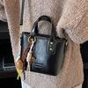 Hand Carrying Retro Casual Bucket Bag Women's 2025 Autumn New Trendy Fashion Shoulder Bag Korean Version of High-value Women's Bag