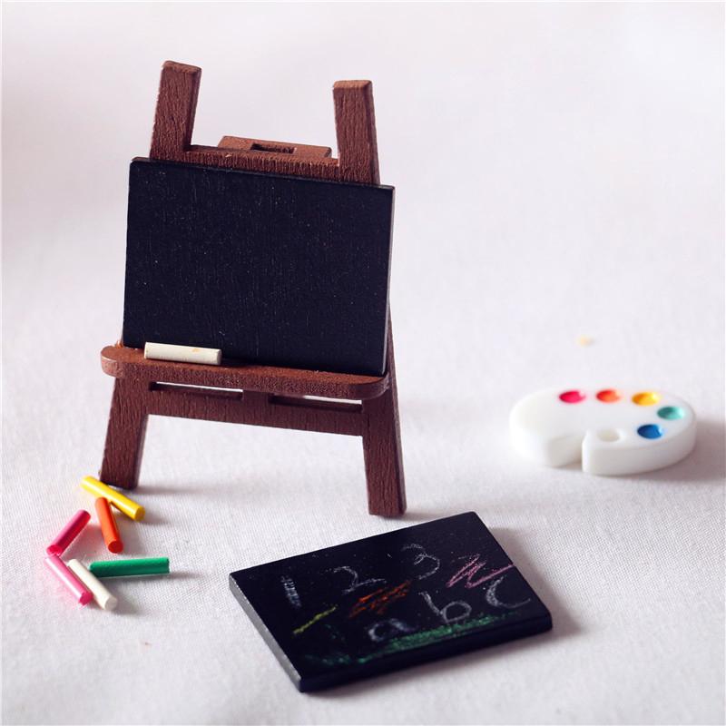 1 Set Kendin Yap Aksesuarları Oyuncak Bebek Evi Minyatür Kara Tahta Tebeşir Standı Kiti Mikro Peyzaj Dekorasyonu Oyuncak Model