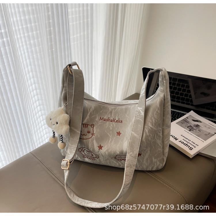 

Korean version of small fresh large capacity one-shoulder crossbody bag casual girl bag 2025 Japanese cartoon print tote bag серебряный