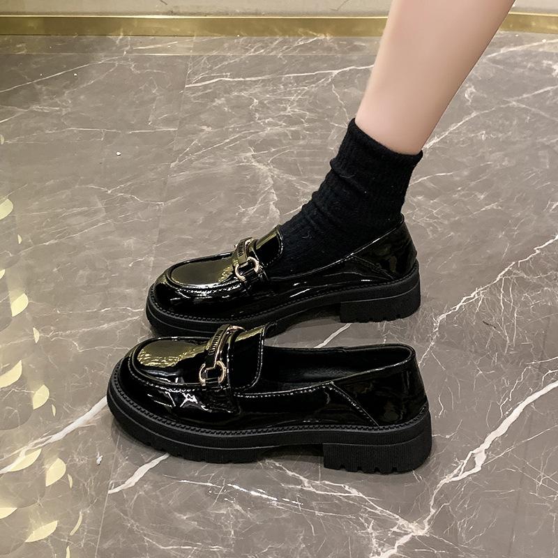 British style small leather shoes for women in the spring and autumn of 2025, new models with skirts, soft soles, students' leisure, and loafers