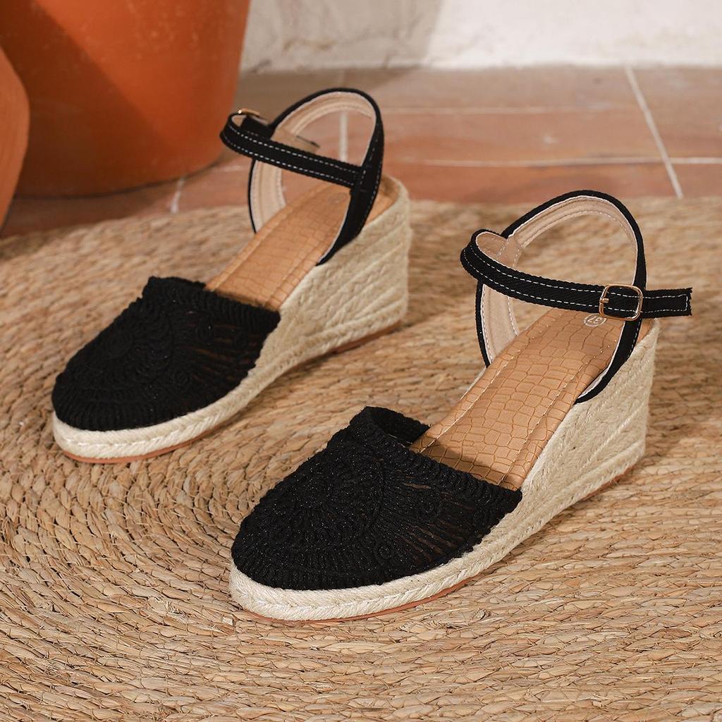 2026 Fashionable Versatile Large Size Height-Increasing Buckle Sandals