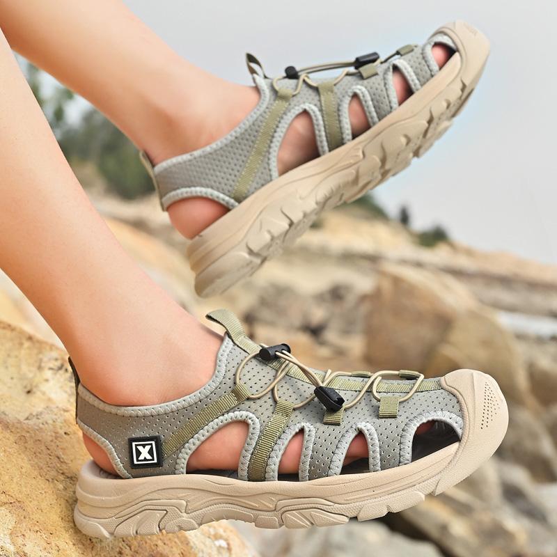 Fashion Summer Men Young Fashionable Design Soft Sole Seaside Sandals Outdoor Lightweigh Non-slip Comfortable Sports Large Size Sandals