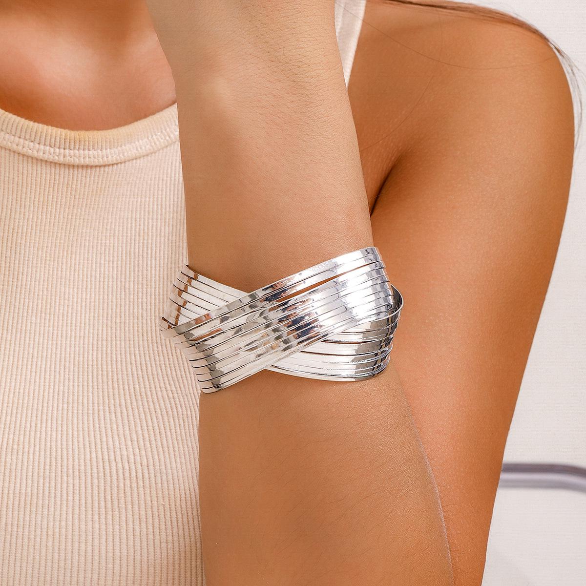 

European-American Fashion Geometric Metal Glossy Hollow Cross Bangle