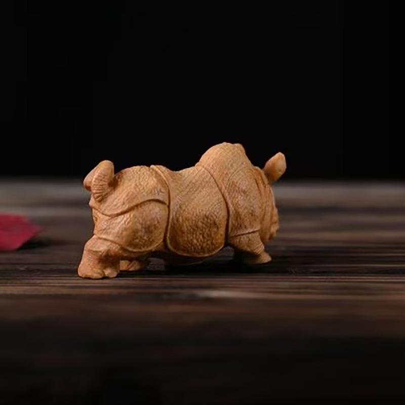 Rzeźba w drewnie Nosorożec Dekoracja zwierzęca mały model Ręcznie rzeźbione lite drewno Urocza dekoracja figurka do domu pokoju biura