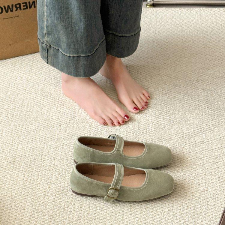 

Temperament lady with skirt shallow mouth single shoes women spring and autumn evening breeze gentle shoes women soft sole Mary Jane ladyshoes 40