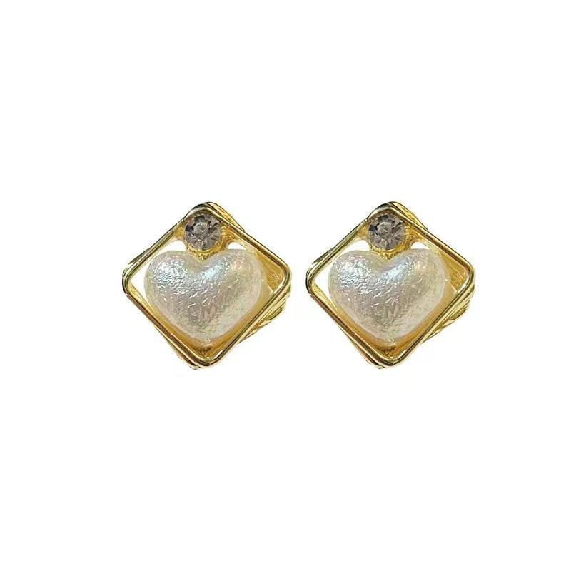 

Exquisite love imitation pearl earrings new trendy rhombus fashion Korean version Internet celebrity stud earrings high-end earrings