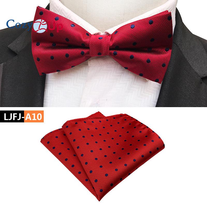 Costum Din Două Piese Papion Paisley Și Batista De Buzunar