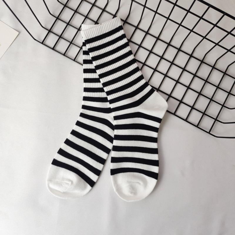 Striped Socks Women's Mid-calf Socks Autumn and Winter Women's Black and White Contrasting Color Simple and Versatile Long Calf Socks