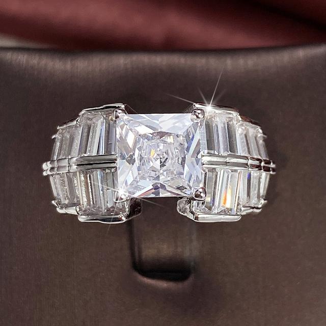 New 2022 Trend Gorgeous Wedding Rings for Women AAA White Cubic Zirconia Temperament Engagement Bands Jewelry