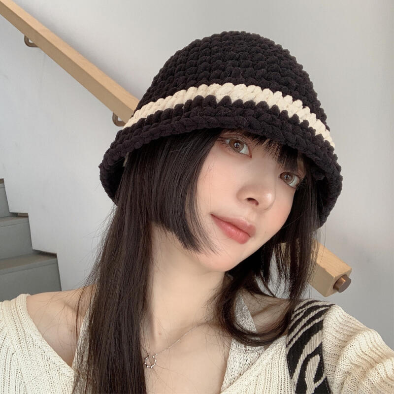 Twiggy Women s Poggle Oversized Bucket Hat Beanie ivory