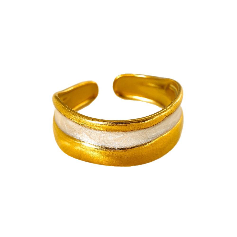 Black and White Enamel Ring for Women: Fashionable, Simple Design with High-End Autumn and Winter Appeal