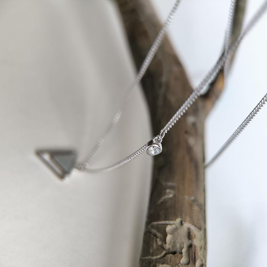 Серебряное колье с натуральным перламутром, вес изделия 3,33 гр (2186496)