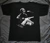 J.J. Camiseta Unisex Negra Firma de Cale Play Guitar