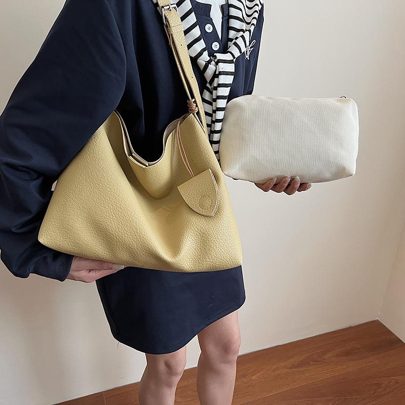 Large-capacity Commuter Tote Bag New Fashion Shoulder Bag Casual Versatile Underarm Bag