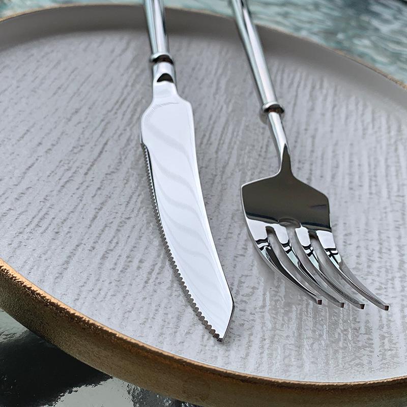 Elegant 304 Stainless Steel European Cutlery Set: Thickened Steak Knife, Fork, and Spoon for Hotel, Restaurant, or Home Use.