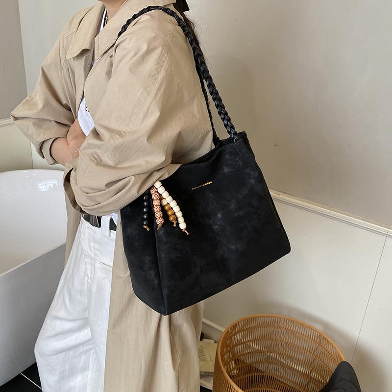 Large Capacity Bag Women's 2025 New High-end Retro Shoulder Autumn and Winter Versatile Women's Shoulder Bag