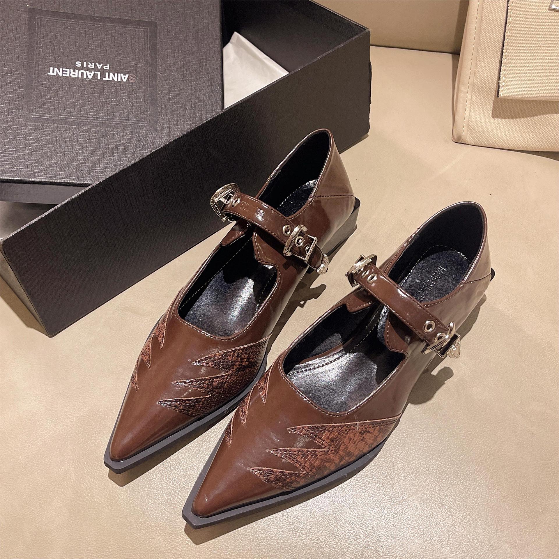 

Одиночные туфли 2024 Весна Новые Туфли Мэри Джейн Остроконечные Однорядные Пряжки Сращивание Низкий Каблук Маленькие Кожаные Туфли Женские 40 коричневый