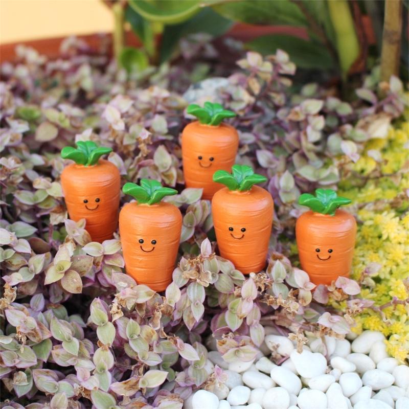 Easter Stake Carrot Statue Smile Carrot Shaped Figurines Plant for Indoor and Outdoor Sculpture Decors
