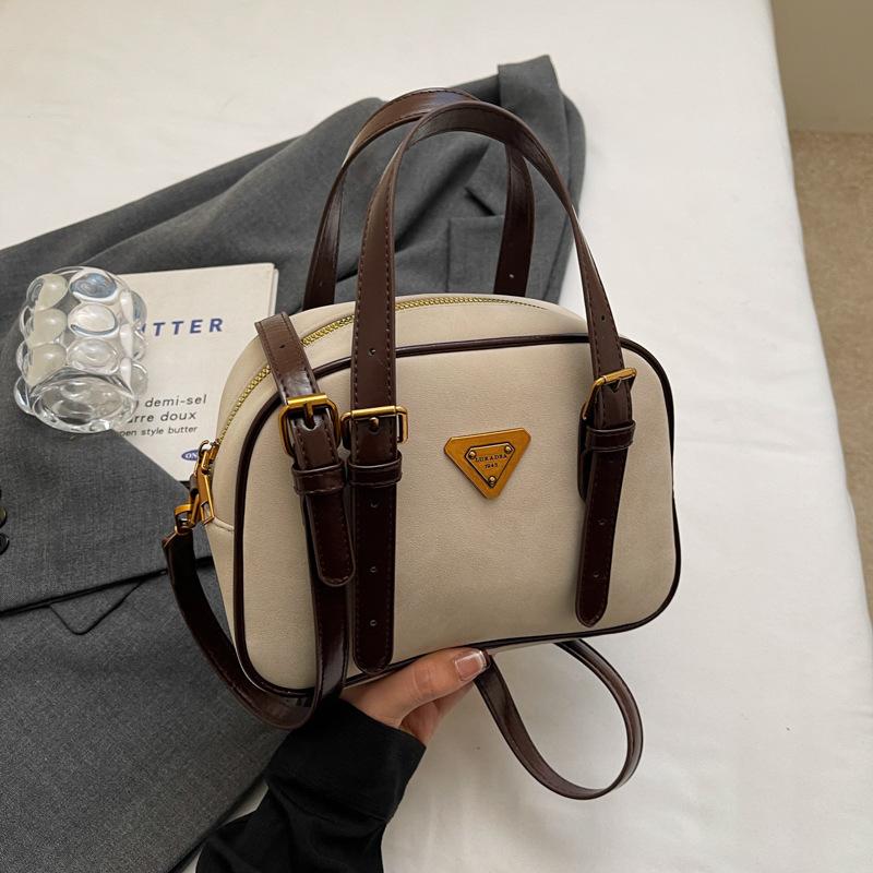 

Простая контрастная ретро маленькая сумка женская новая осенне-зимняя портативная сумка-подушка текстурная сумка-мессенджер для通勤