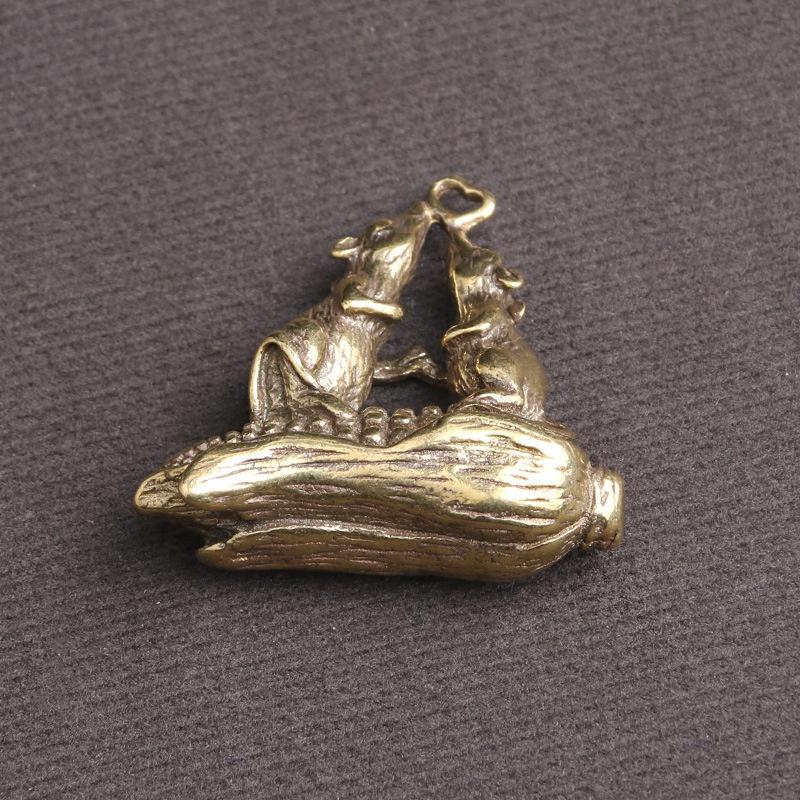 New Pure Brass Mice Love Corn Figurine Car Keychain Pendant Chinese Vintage Lucky Mouse Motorcycle Key Chain Hanging Jewelry