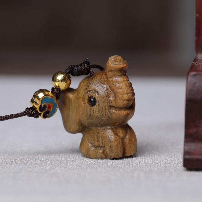 Natural Sandalwood Craft Carving Lovely Small Elephant Ornaments Home Decoration