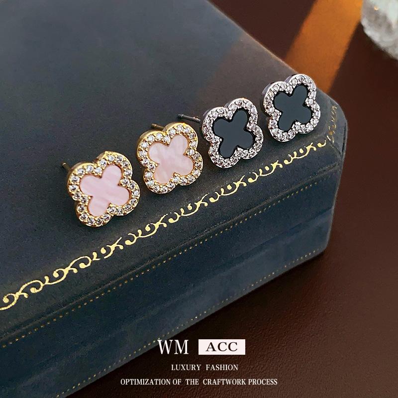 

Серьги с цветком Fritillaria из настоящего золота с гальваническим покрытием и серебряными иглами. Простые и элегантные серьги. Модные и универсальные серьги.