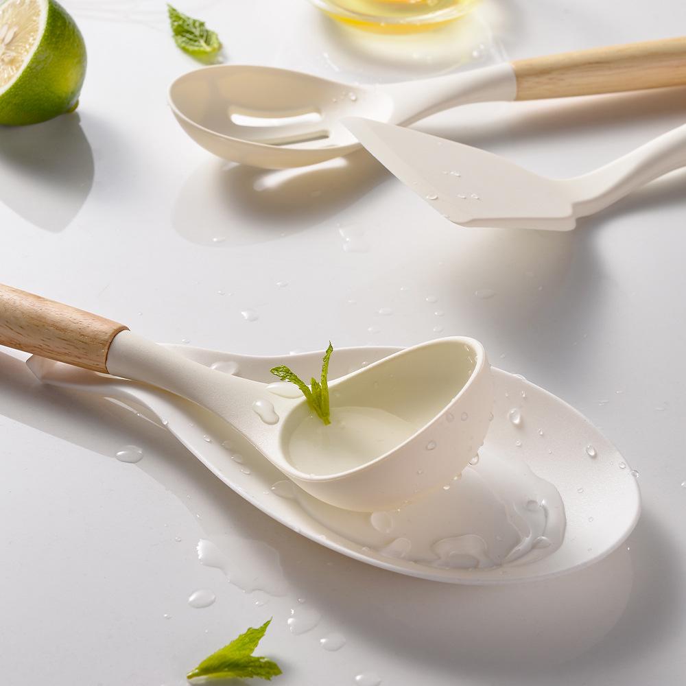 11-Piece Set: Silicone Kitchen Utensils with Lightweight Wooden Handles - Spatulas and Spoons