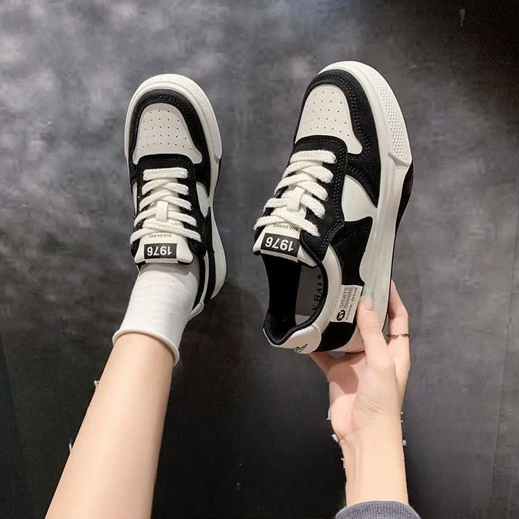 Dámské boty na prkně na jaro, ležérní sportovní boty se silnou podrážkou pro studentky, bílé běžecké boty na prkně pro ženy