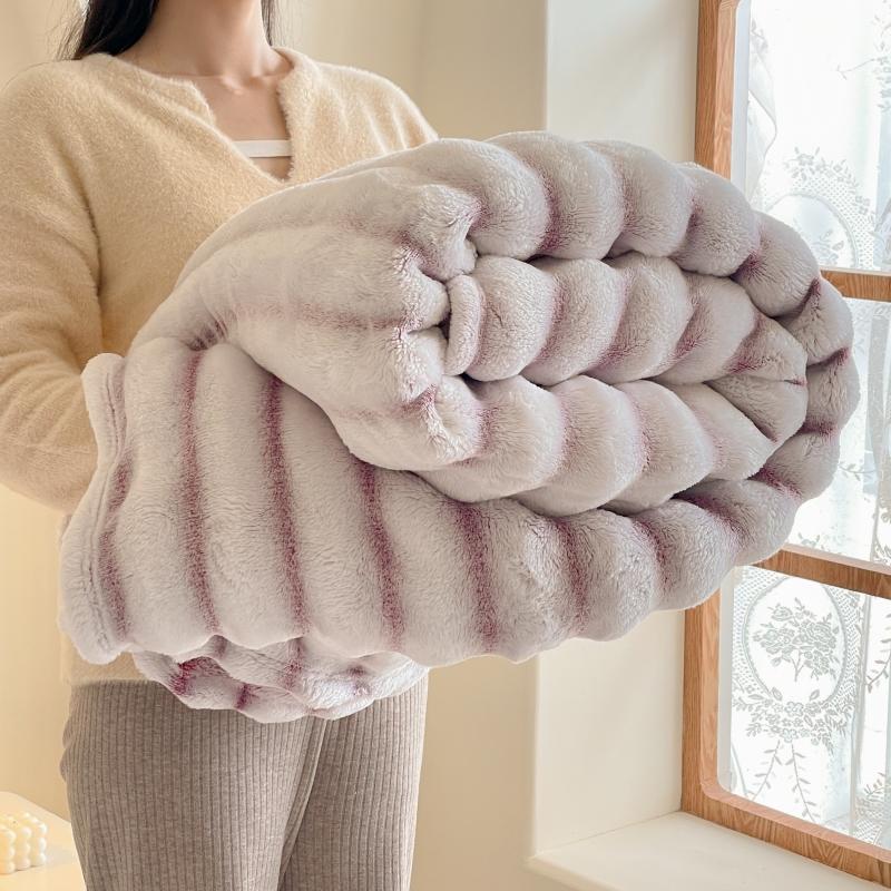 

Pink Milk Velvet Throw Blanket, Autumn and Winter Soft Warm Thick Blanket, Hotel Outdoor Camping Travel Multifunctional Blankets 100cmx150cm 1pc