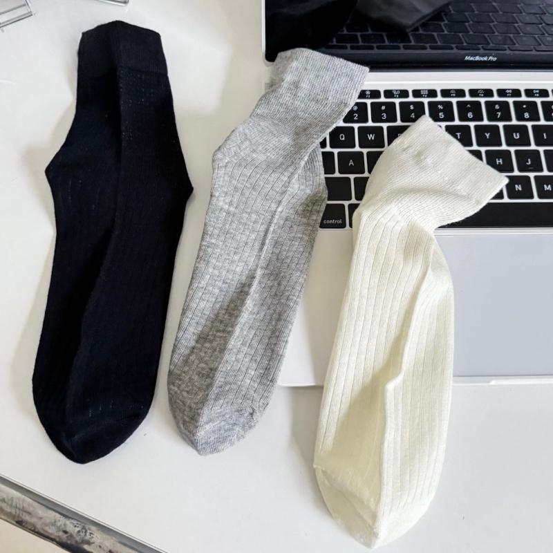 Spring and Summer Thin Solid-color Combed Cotton Boneless Women's Socks, Simple and Versatile, White Comfortable Pile-up Socks