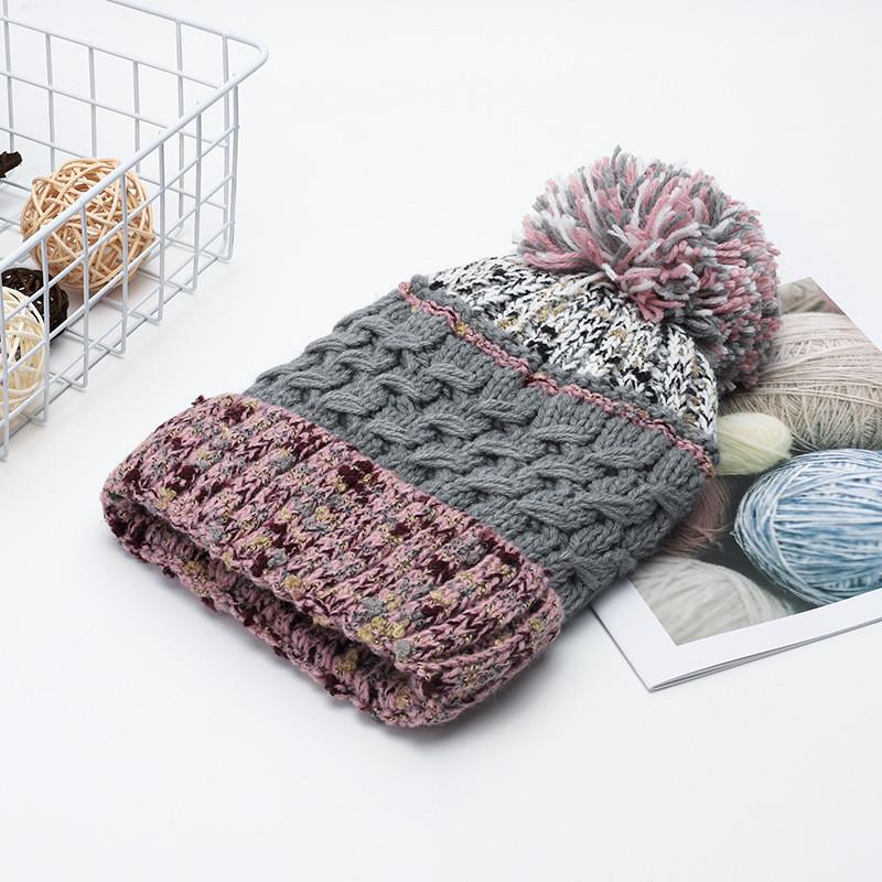 Knitted Beanie Hat For Women With Colorblock Pattern And Warmth For Autumn Winter Use