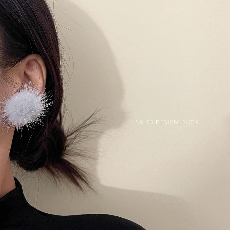 Korean Style Double-Sided Pearl Pompon Stud Earrings - Versatile Autumn/Winter Fashion Jewelry