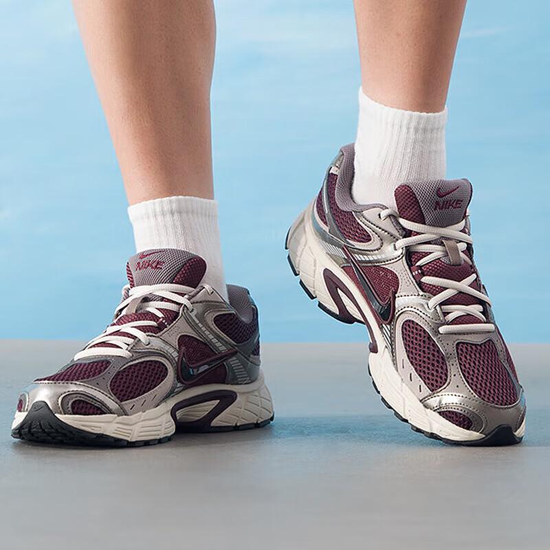 Nike Men's V5 RNR Casual Sport Shoes