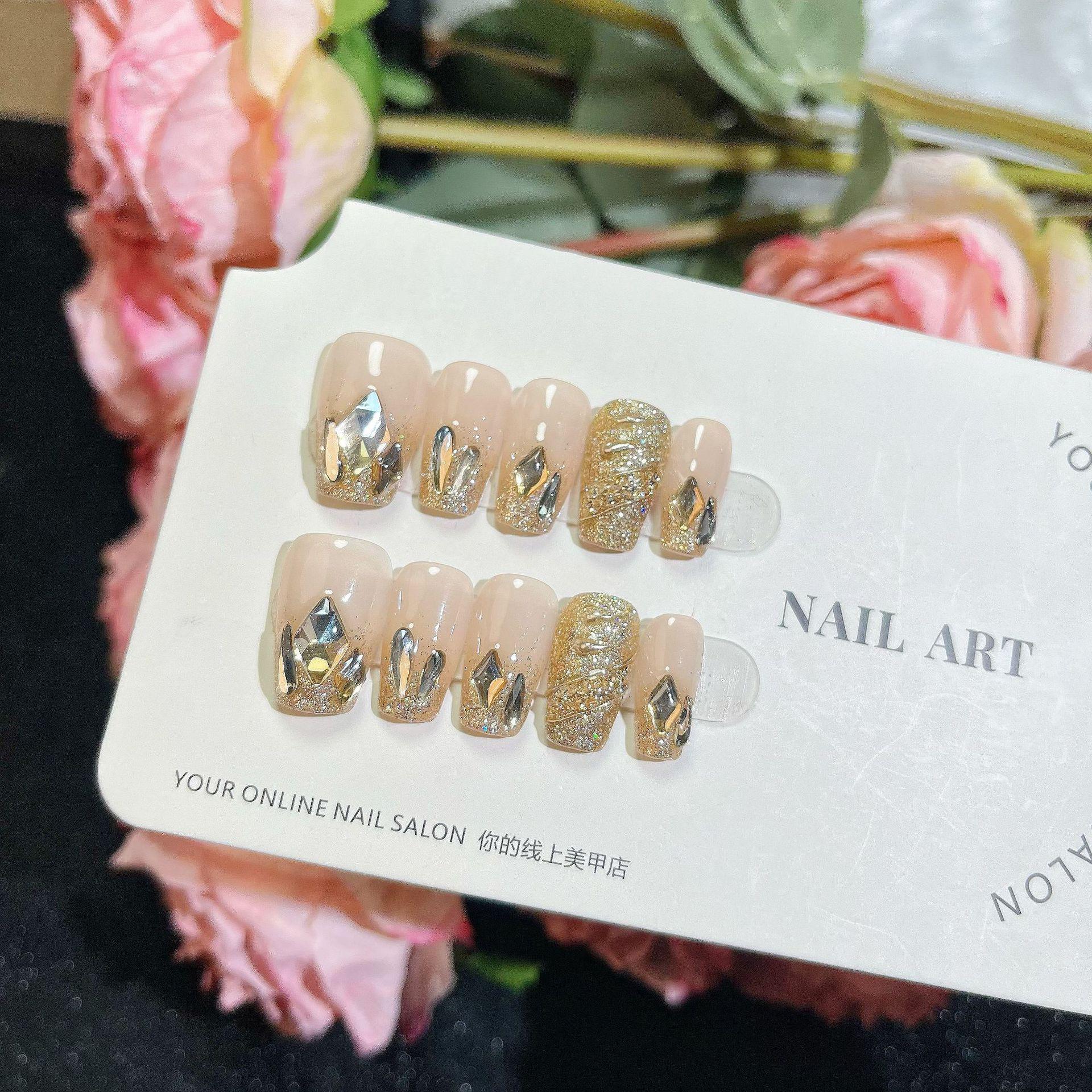 

Лимитированная серия наклеек для ногтей «Шампань с бриллиантами и чешуя дракона» - Ручная работа, Отбеливающие, Новогодний стиль, Блестящие ногти. Small