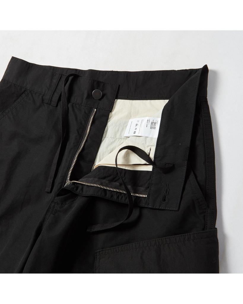 WORTHWHILE MOVEMENT Bermuda Cargo Pants (Black)