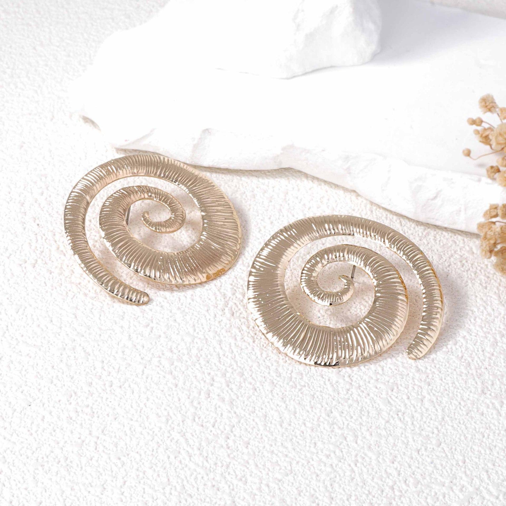 

Преувеличенные и роскошные многослойные спиральные серьги-пусеты с металлической текстурой морских животных, модный и универсальный европейский и американский стиль