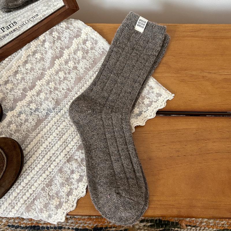 Woolen Socks for Women In Autumn and Winter Maillard Vertical Mid-calf Socks with Fabric Labels for Warmth Long Pile Socks