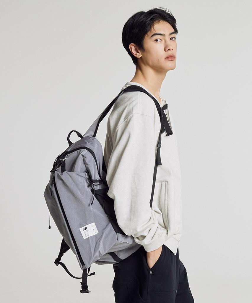 New Balance Nbgcgs1203 / Metallic Lightweight Backpack (Silver)