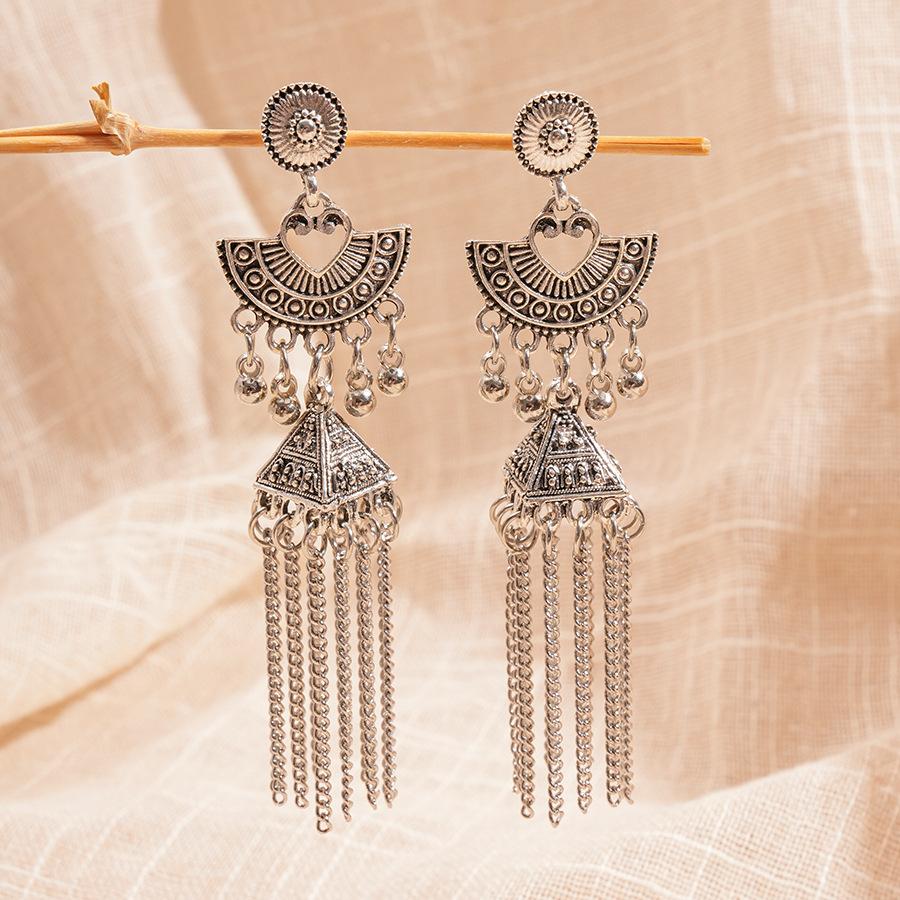 

Fan-shaped Wind Chime Tassel Earrings Palace Style Light Luxury High-end Earrings for Women