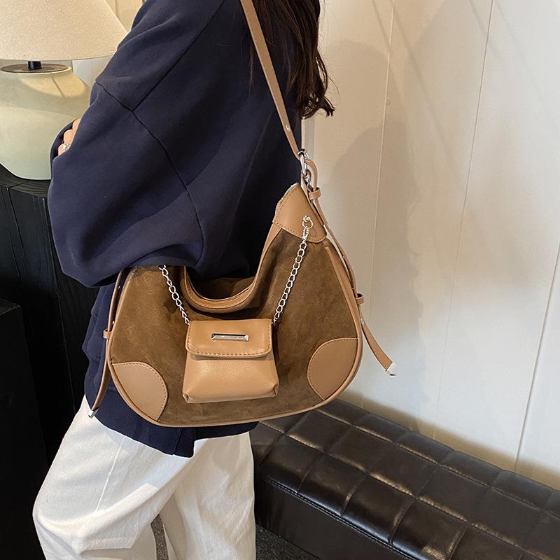 French niche bag women's 2025 popular new fashion design shoulder bag underarm bag retro contrasting messenger bag