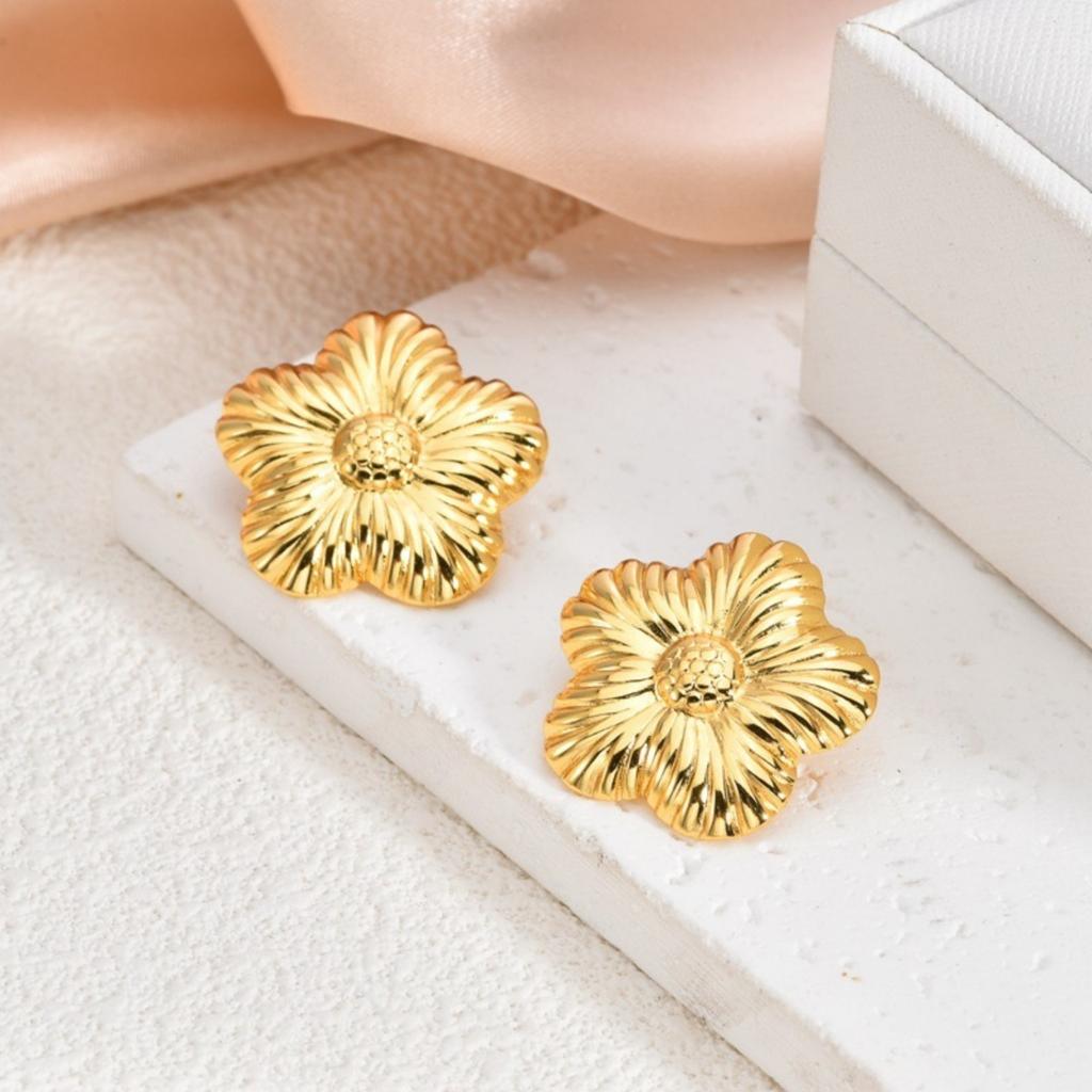 1 Pair Stylish 18K Gold Plated 304 Stainless Steel Ear Post Stud Earrings Heart Flower Butterfly Starfish For Women Gift