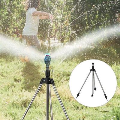 ממטרה חצובה מסתובבת אוטומטית סיבוב 360 מעלות מבנה יציב גובה מתכוונן שטח כיסוי גדול השקיית צמח