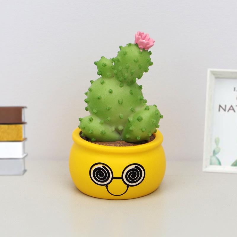

Creative Cactus Bobblehead for Car or Office Decor As shown in the picture